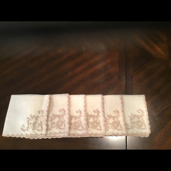 VINTAGE LUXURY SILK TABLECLOTH SETS FOR 6 - Picture 11 of 15